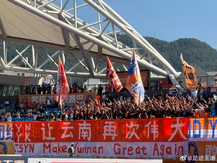 阿贾克斯主帅坎普遭遇困境,球队需摆正心态继续前行 阿贾克斯主帅坎普遭遇困境,球队需摆正心态继续前行