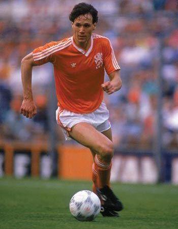 阿贾克斯主帅坎普遭遇困境,球队需摆正心态继续前行 阿贾克斯主帅坎普遭遇困境,球队需摆正心态继续前行