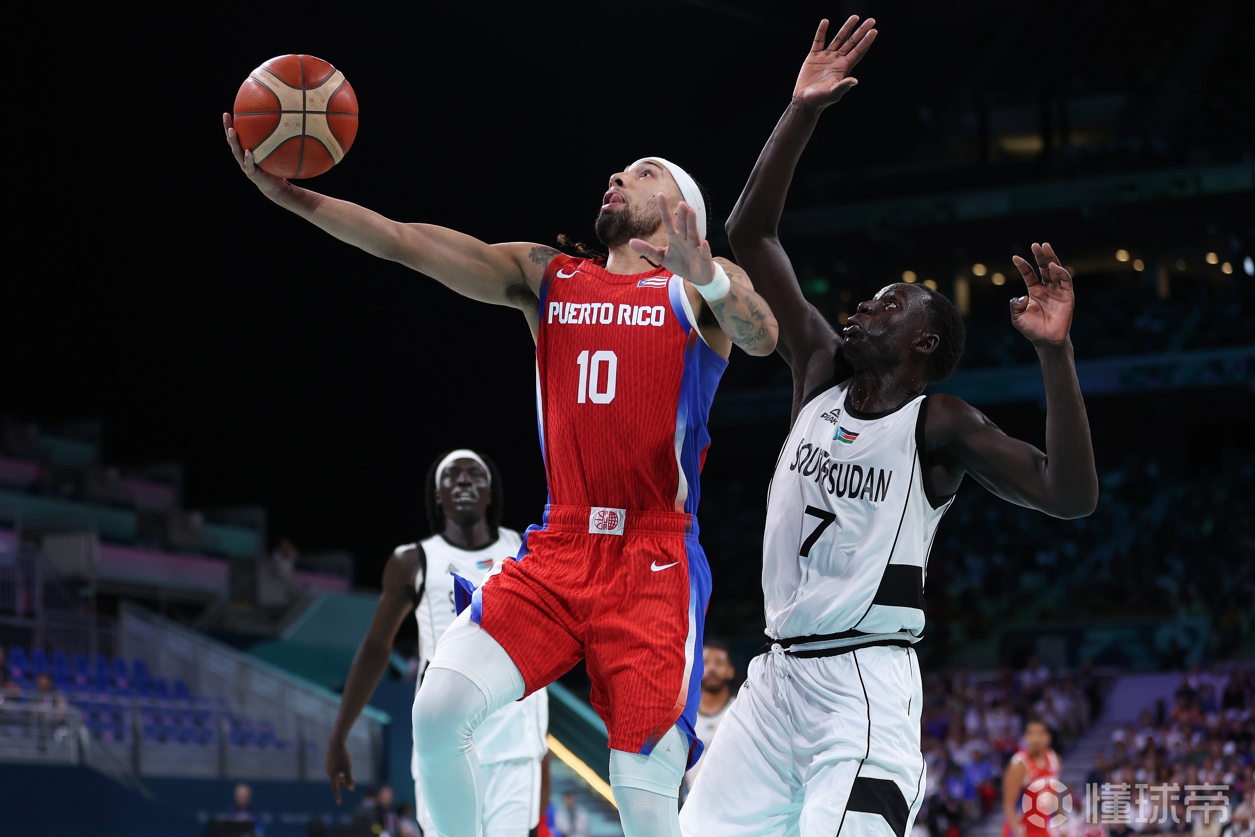 篮球明星代表国家参加比赛取得佳绩 篮球明星代表国家参加比赛取得佳绩