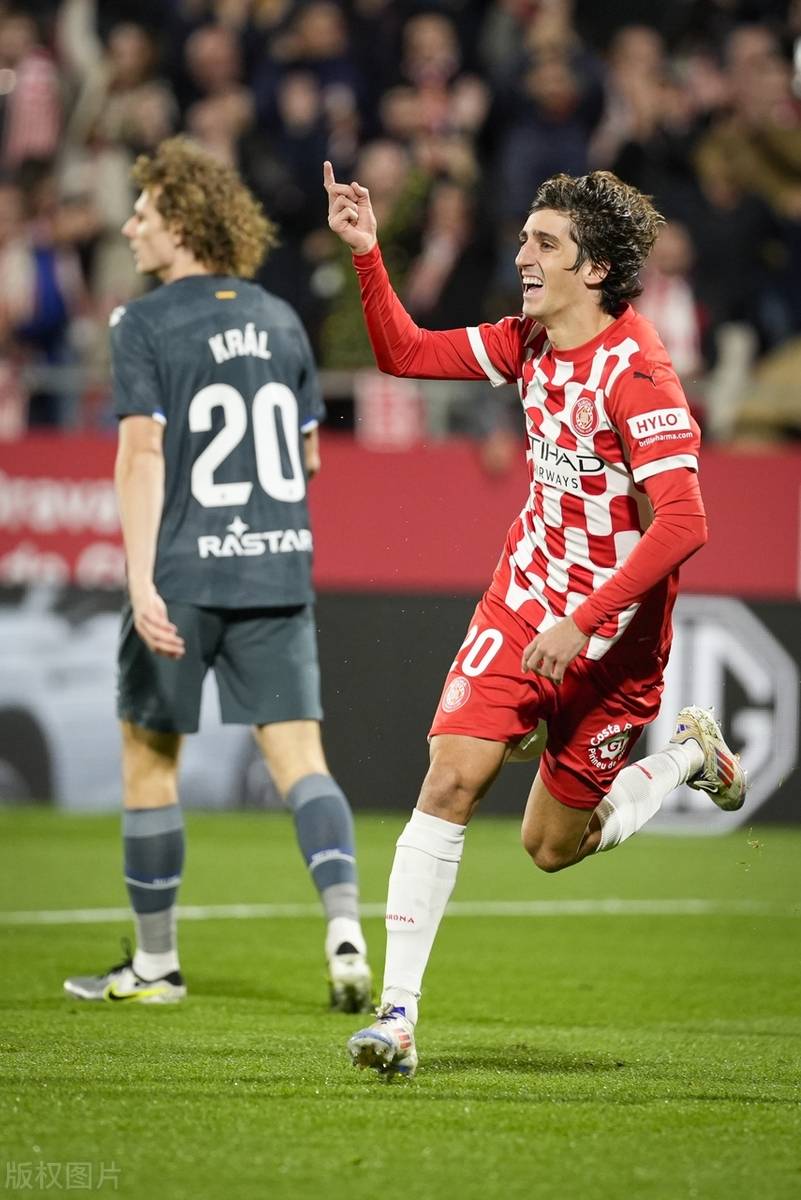 比利亚雷亚尔球员受伤,教练组调整战术 比利亚雷亚尔球员受伤,教练组调整战术