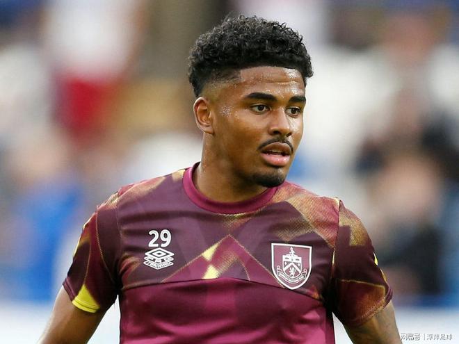 切尔西国脚表现惊艳,全队实力稳坐积分榜榜首 切尔西国脚表现惊艳,全队实力稳坐积分榜榜首