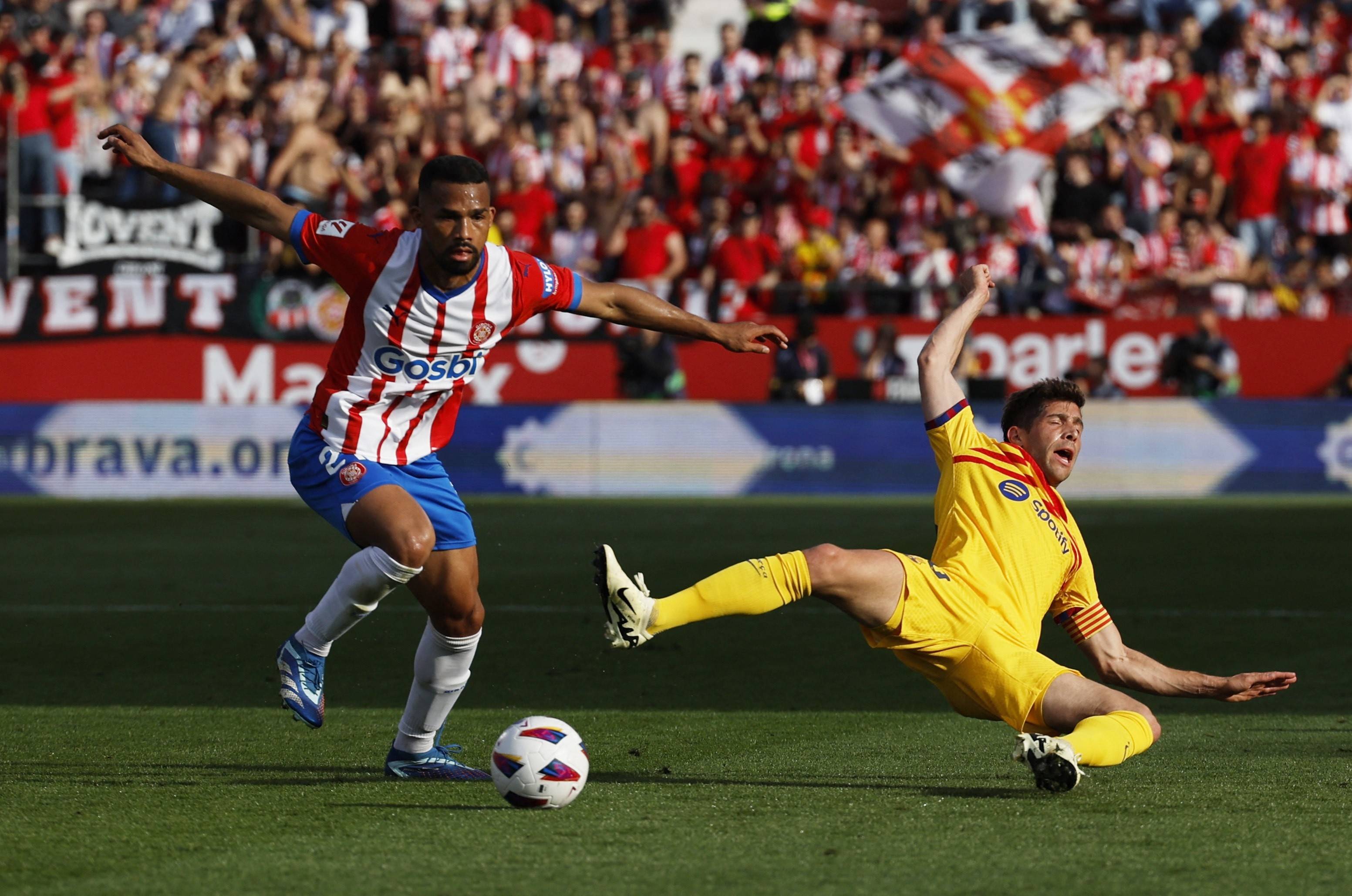 巴萨前锋受伤缺席多场重要比赛 巴萨前锋受伤缺席多场重要比赛