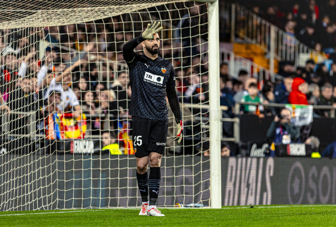 瓦伦西亚门将表示球队正逐步提升实力 瓦伦西亚门将表示球队正逐步提升实力