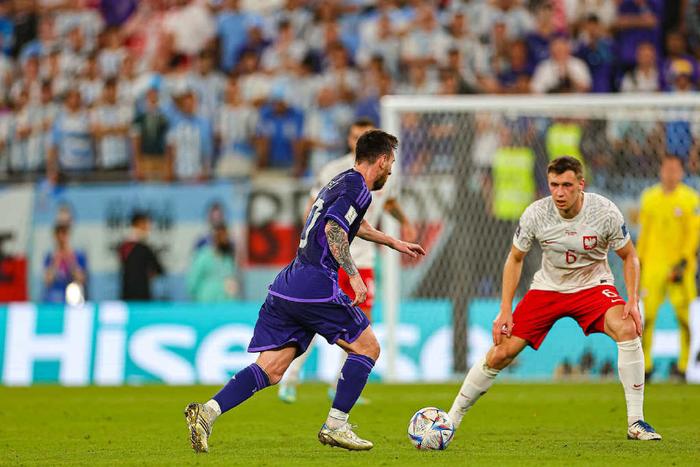 西班牙队险胜波兰,取得小组第一成功晋级 西班牙队险胜波兰,取得小组第一成功晋级