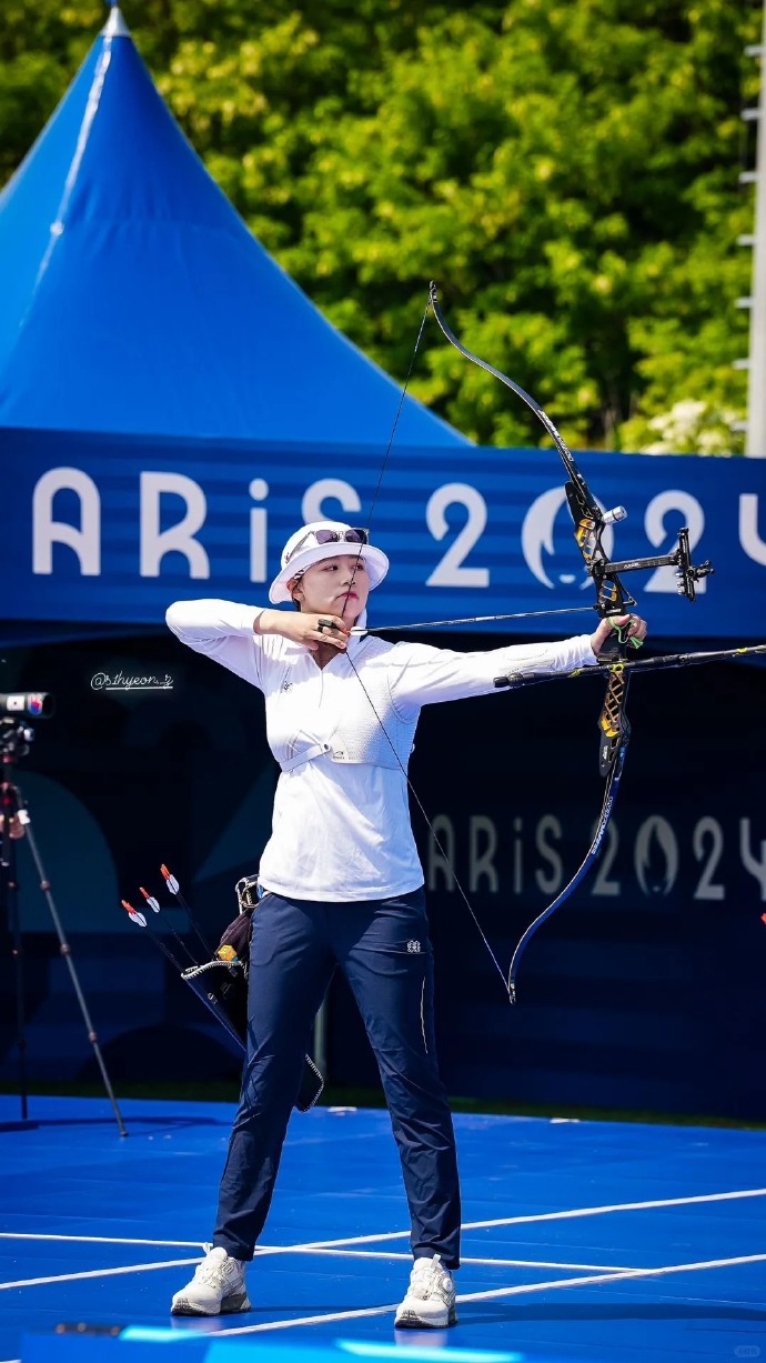 韩国运动员在射箭比赛中夺得桂冠 韩国运动员在射箭比赛中夺得桂冠