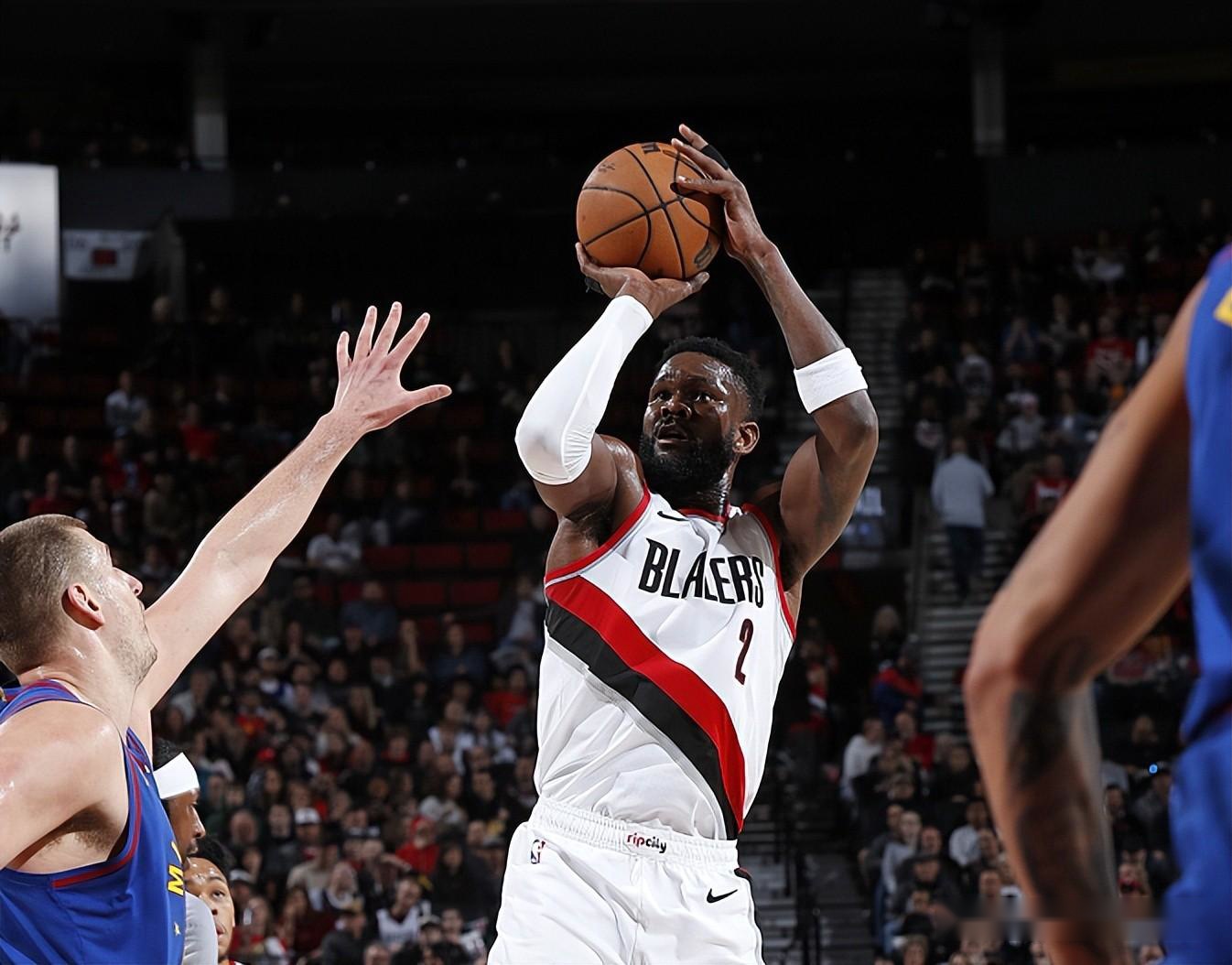 太阳新秀艾顿获得年度最佳防守球员 太阳新秀艾顿获得年度最佳防守球员