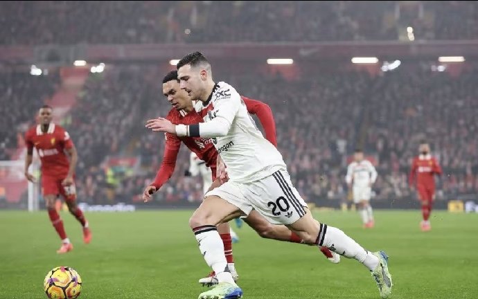 利物浦主场2-1险胜曼城,赢得关键比赛 利物浦主场2-1险胜曼城,赢得关键比赛