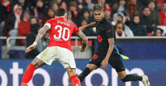 红火足球场上的激战令人目不暇接 红火足球场上的激战令人目不暇接