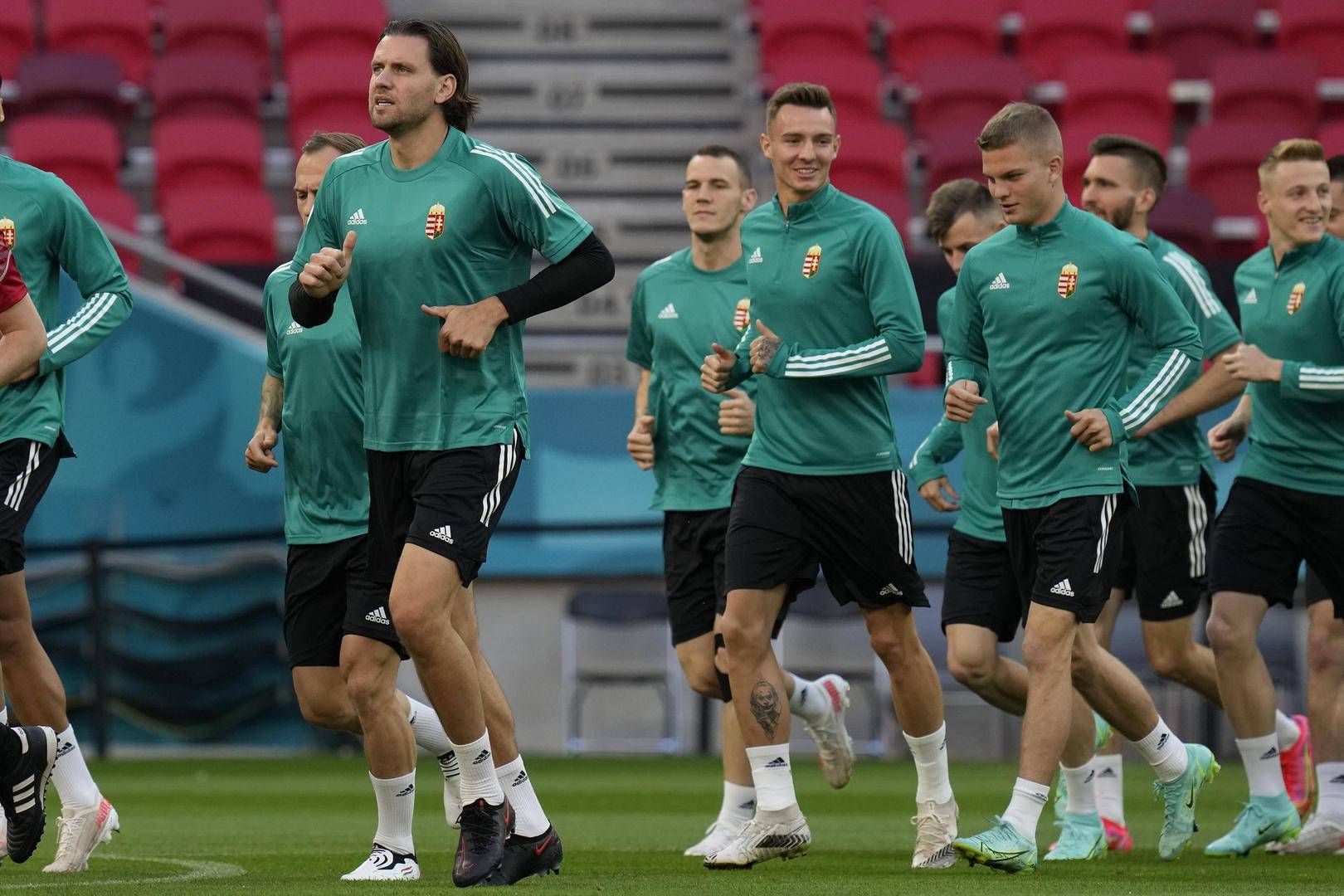 荷兰憾负俄罗斯:欧预赛排名告急 荷兰憾负俄罗斯:欧预赛排名告急