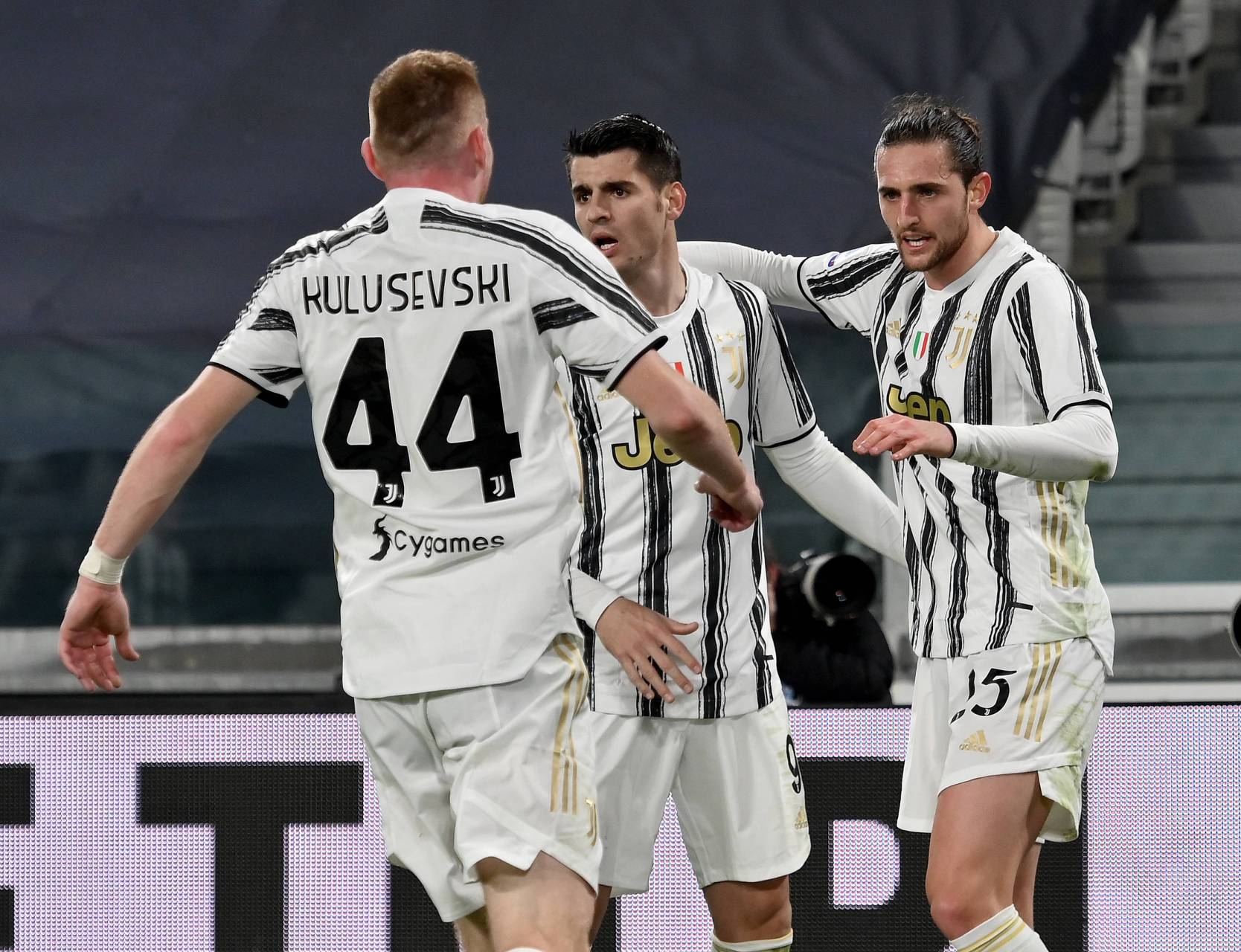 尤文图斯再遭失利,跌入意甲中游位置 尤文图斯再遭失利,跌入意甲中游位置