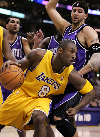 热血对决!欧洲强者齐聚赛场风暴! 热血对决!欧洲强者齐聚赛场风暴!