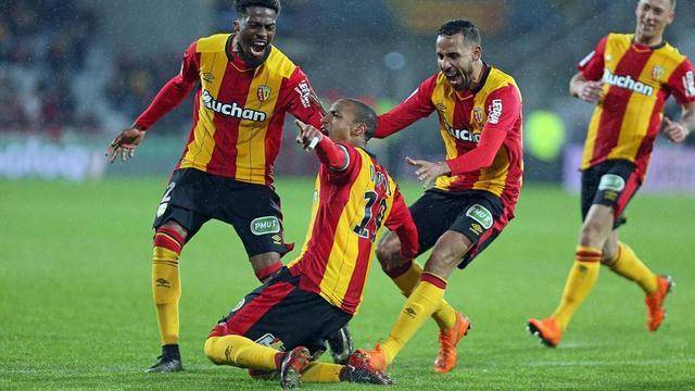 阿尔勒斯取得在法甲比拼中的胜利 阿尔勒斯取得在法甲比拼中的胜利