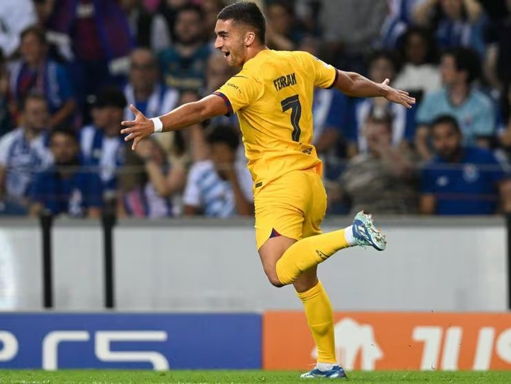 拉齐奥门将表现出色,成为最后一道防线 拉齐奥门将表现出色,成为最后一道防线