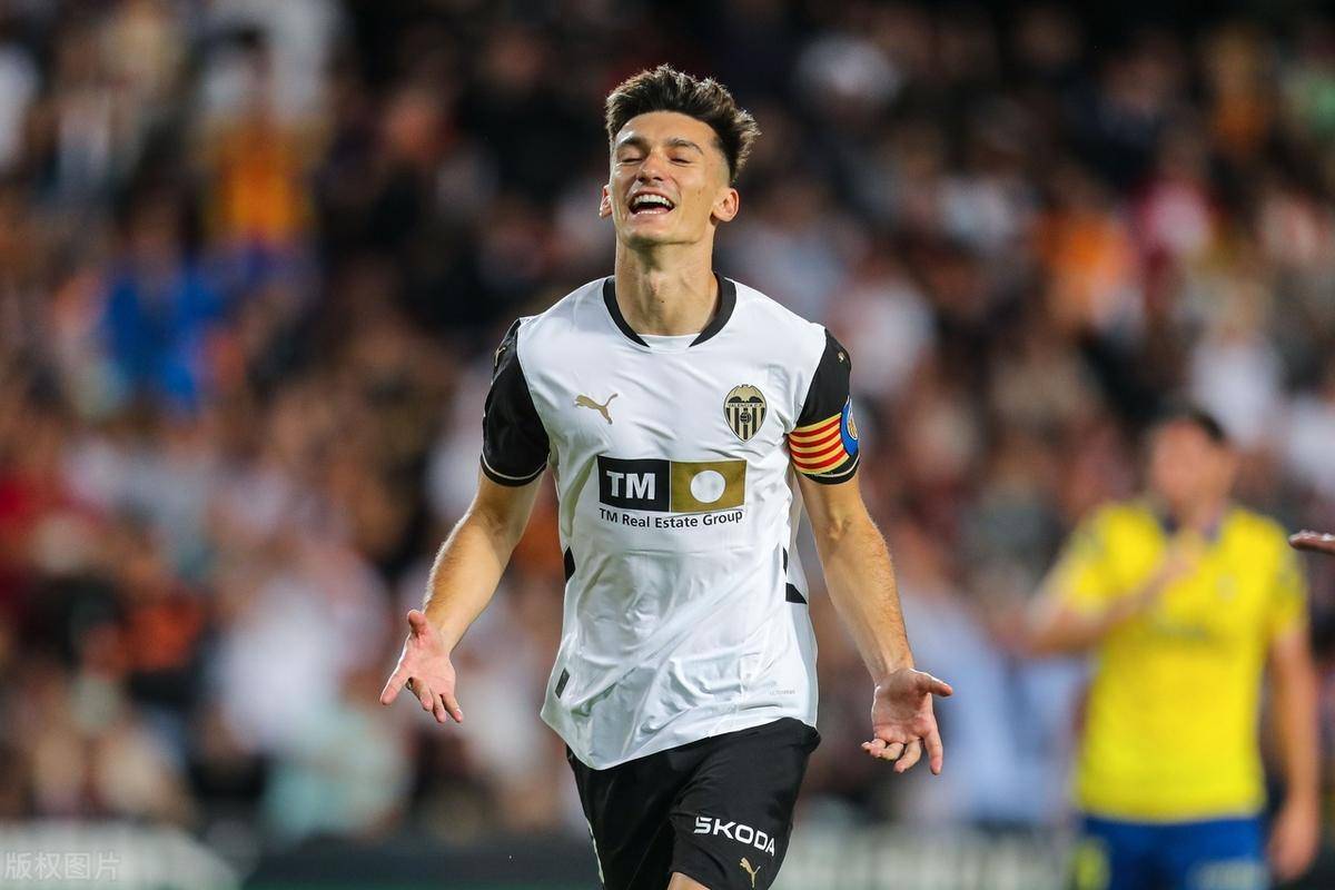 劳尔-贝托头槌破门,瓦伦西亚主场胜出 劳尔-贝托头槌破门,瓦伦西亚主场胜出