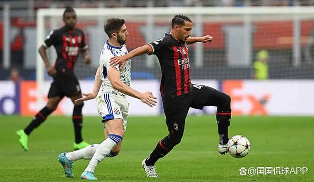 AC米兰队球员合练态度认真,备战态度良好 AC米兰队球员合练态度认真,备战态度良好