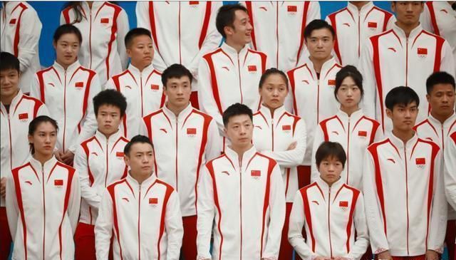 出色表现登上领奖台,全场欢腾 出色表现登上领奖台,全场欢腾