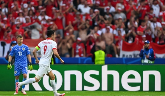 波兰险胜奥地利,成功杀入半决赛 波兰险胜奥地利,成功杀入半决赛