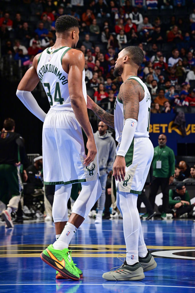 雄鹿全队发威,轻松击败活塞 雄鹿全队发威,轻松击败活塞