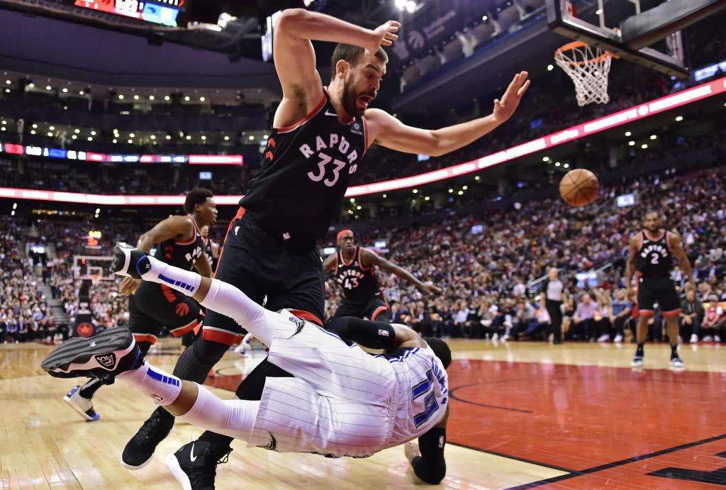 猛龙豪胜灰熊:洛瑞得分不俗 猛龙豪胜灰熊:洛瑞得分不俗