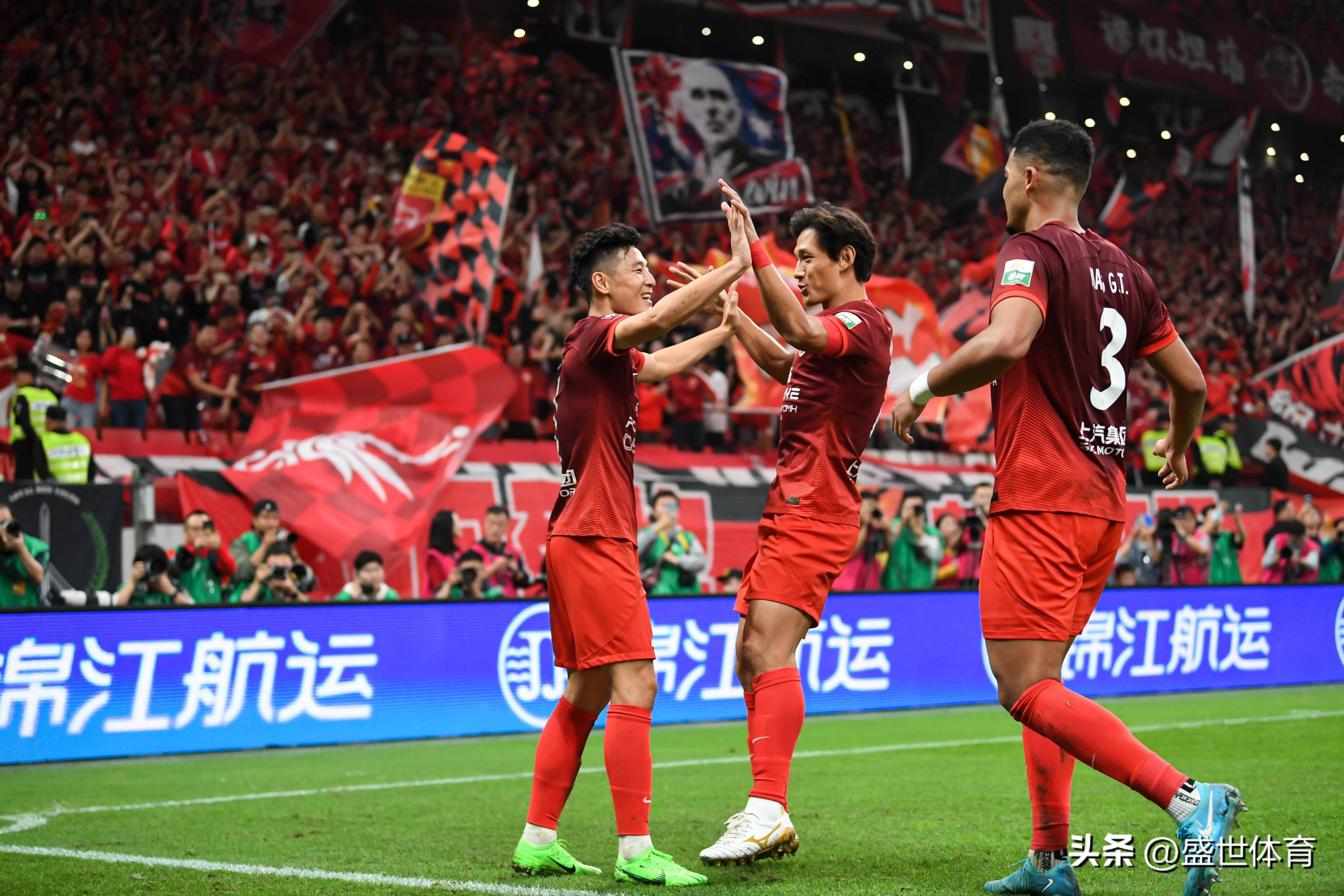 上港连胜江苏，稳固争冠位置