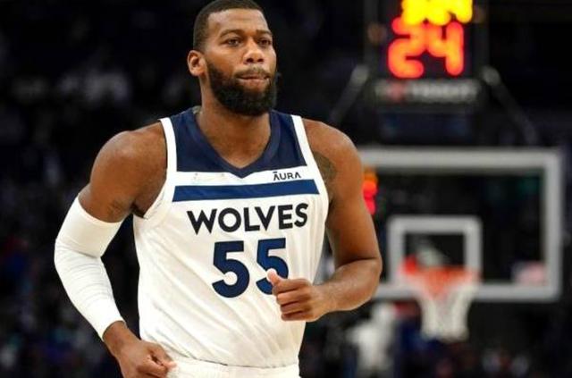 球场上战绩出色,球员备受瞩目 球场上战绩出色,球员备受瞩目