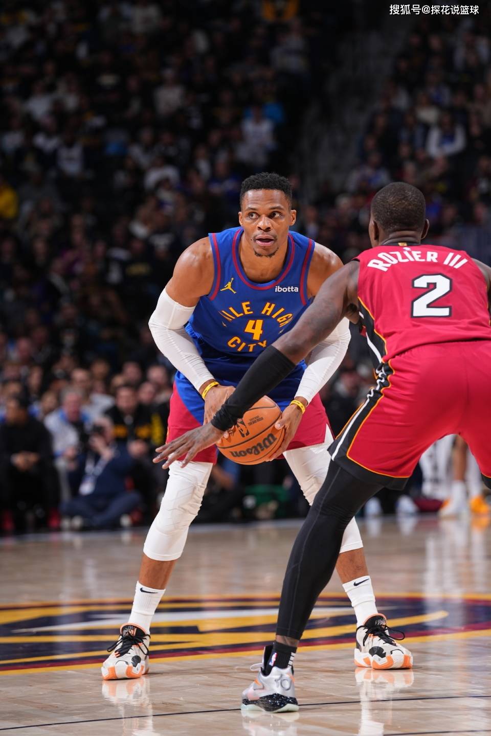 云南篮球队称霸比赛场上,牢牢占据领先位置 云南篮球队称霸比赛场上,牢牢占据领先位置