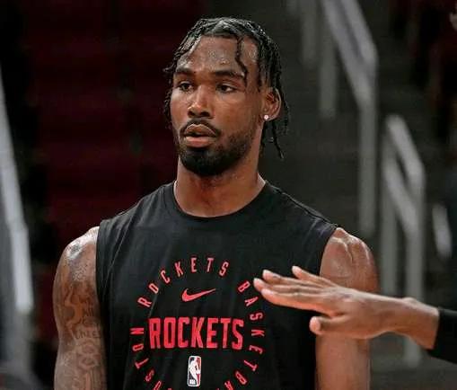 火箭主控受伤将缺席数场比赛,球队阵容面临考验 火箭主控受伤将缺席数场比赛,球队阵容面临考验