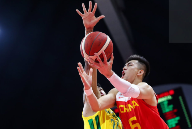 河南男篮勇夺客场胜利,全队表现抢眼 河南男篮勇夺客场胜利,全队表现抢眼