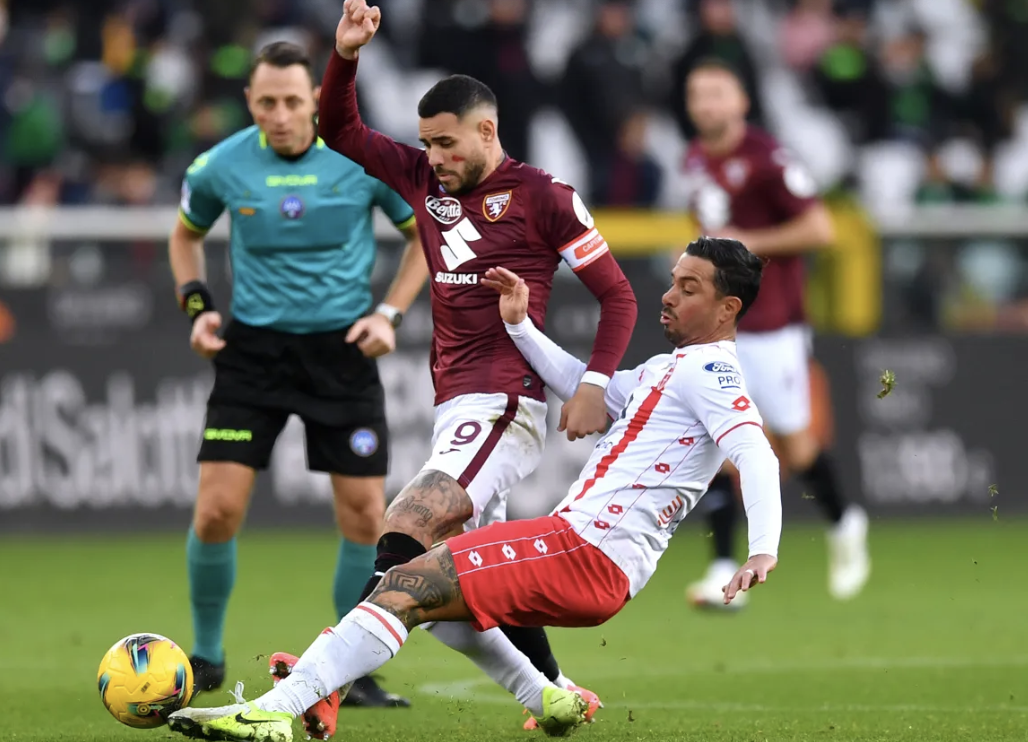 都灵中场状态回升,球队重返保级赛场 都灵中场状态回升,球队重返保级赛场