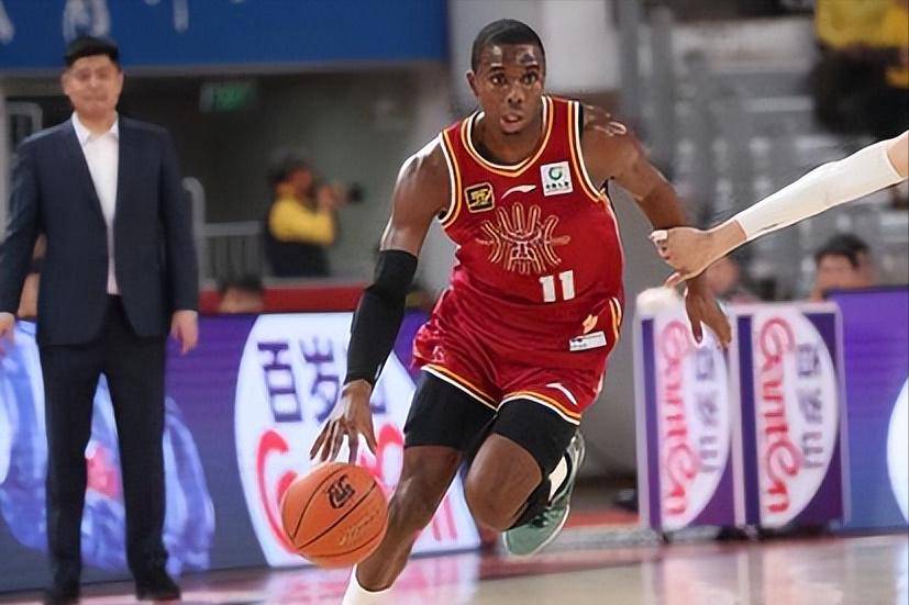 伤愈归队名将大放异彩,荣膺最佳球员 伤愈归队名将大放异彩,荣膺最佳球员