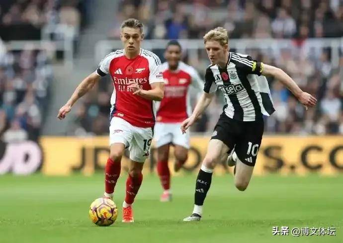 英格兰联赛杯次回合:曼联队逆袭阿森纳队晋级半决赛 英格兰联赛杯次回合:曼联队逆袭阿森纳队晋级半决赛