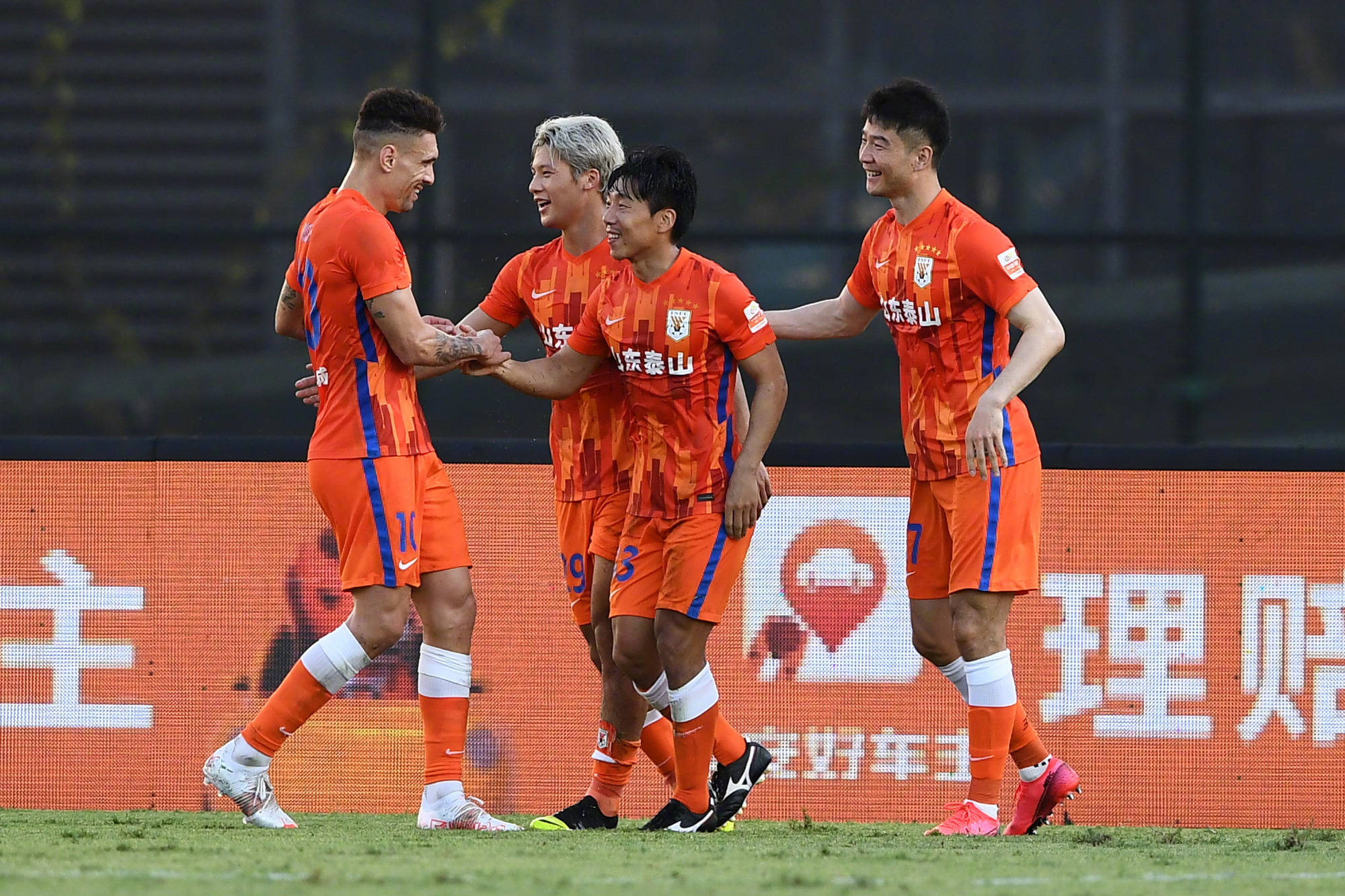 鲁能比分优势明显,准备应对强硬对手! 鲁能比分优势明显,准备应对强硬对手!