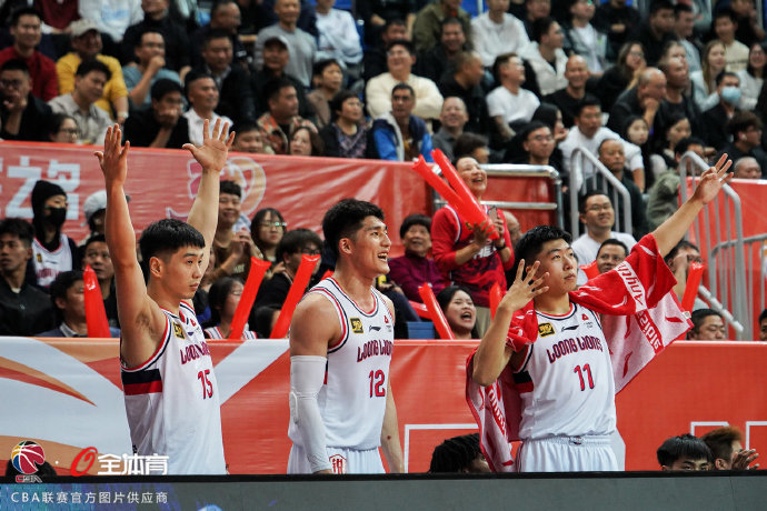 广东队战胜福建队,取得胜利 广东队战胜福建队,取得胜利