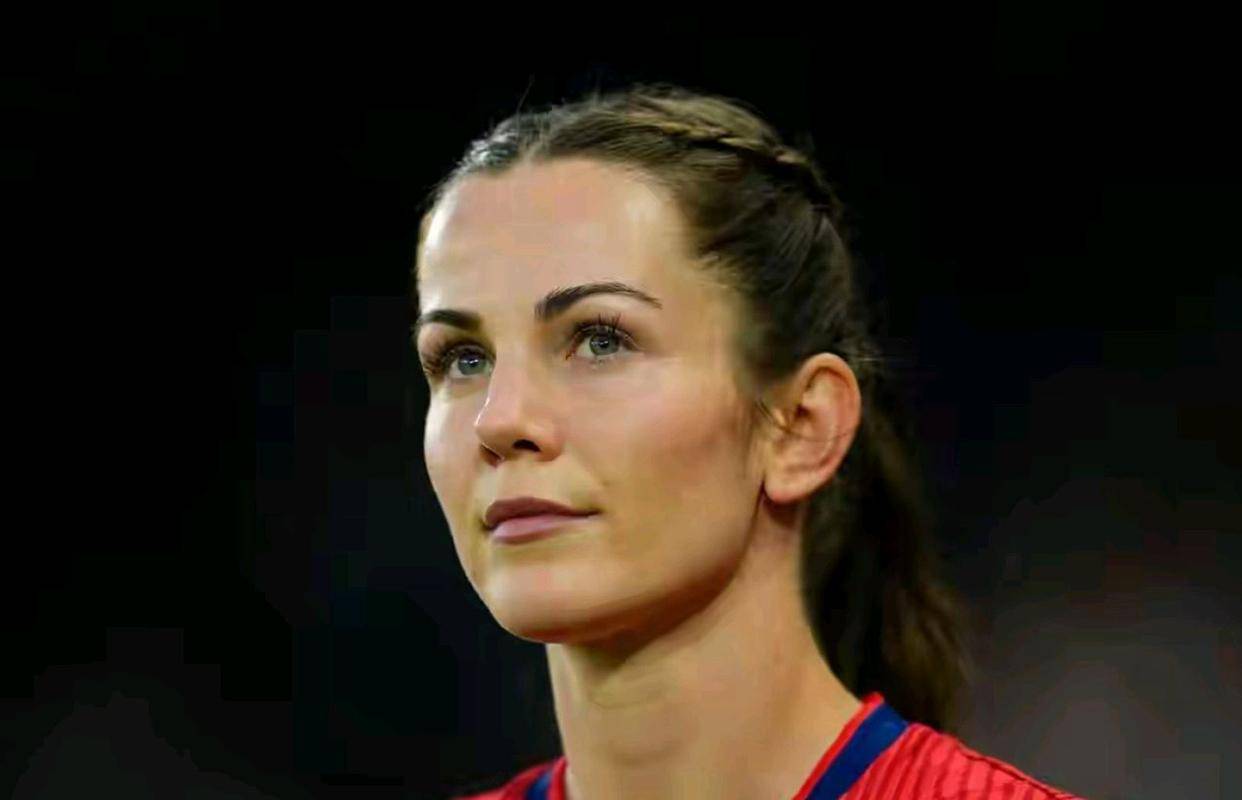 挪威女足队员赛后埋怨主裁判判罚不公 挪威女足队员赛后埋怨主裁判判罚不公