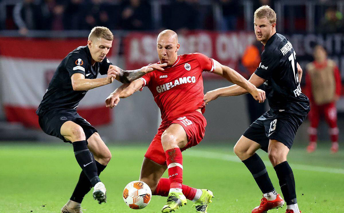 沃尔夫斯堡客场大胜法兰克福,士气大增 沃尔夫斯堡客场大胜法兰克福,士气大增