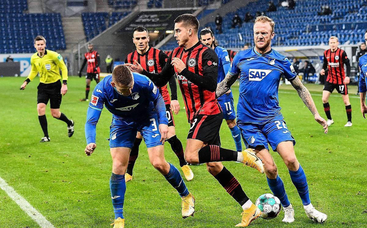 沃尔夫斯堡客场大胜法兰克福,士气大增 沃尔夫斯堡客场大胜法兰克福,士气大增