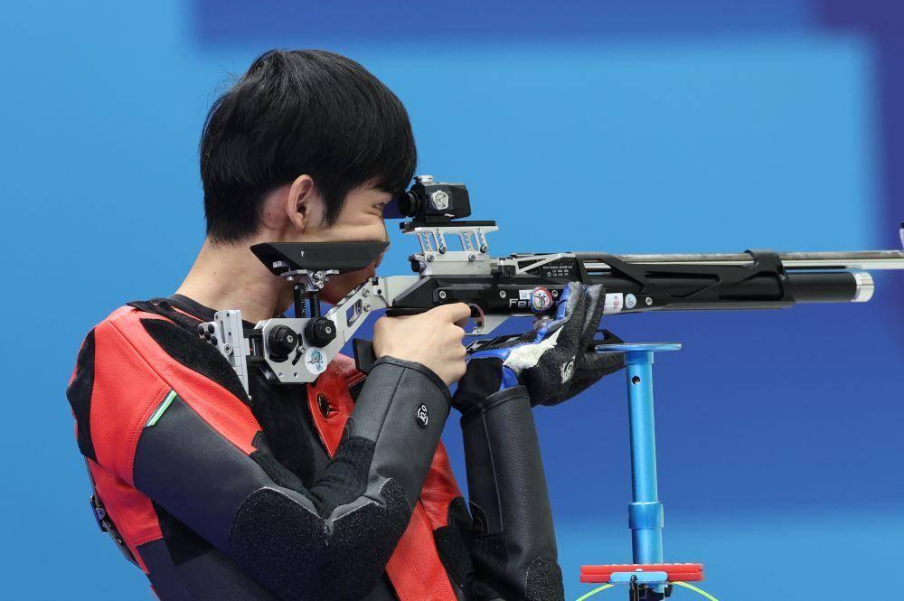 铁饼飞天!加拿大选手力压对手夺冠 铁饼飞天!加拿大选手力压对手夺冠