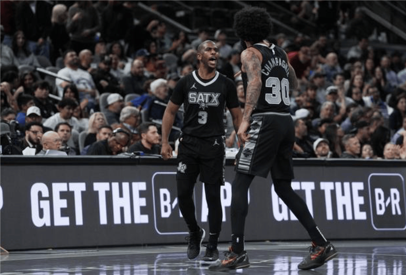 德信体育-赛季胜利不断，马刺队引领全场