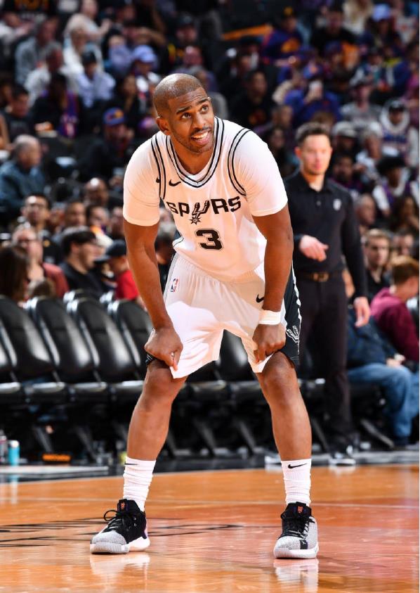 赛季胜利不断,马刺队引领全场 赛季胜利不断,马刺队引领全场