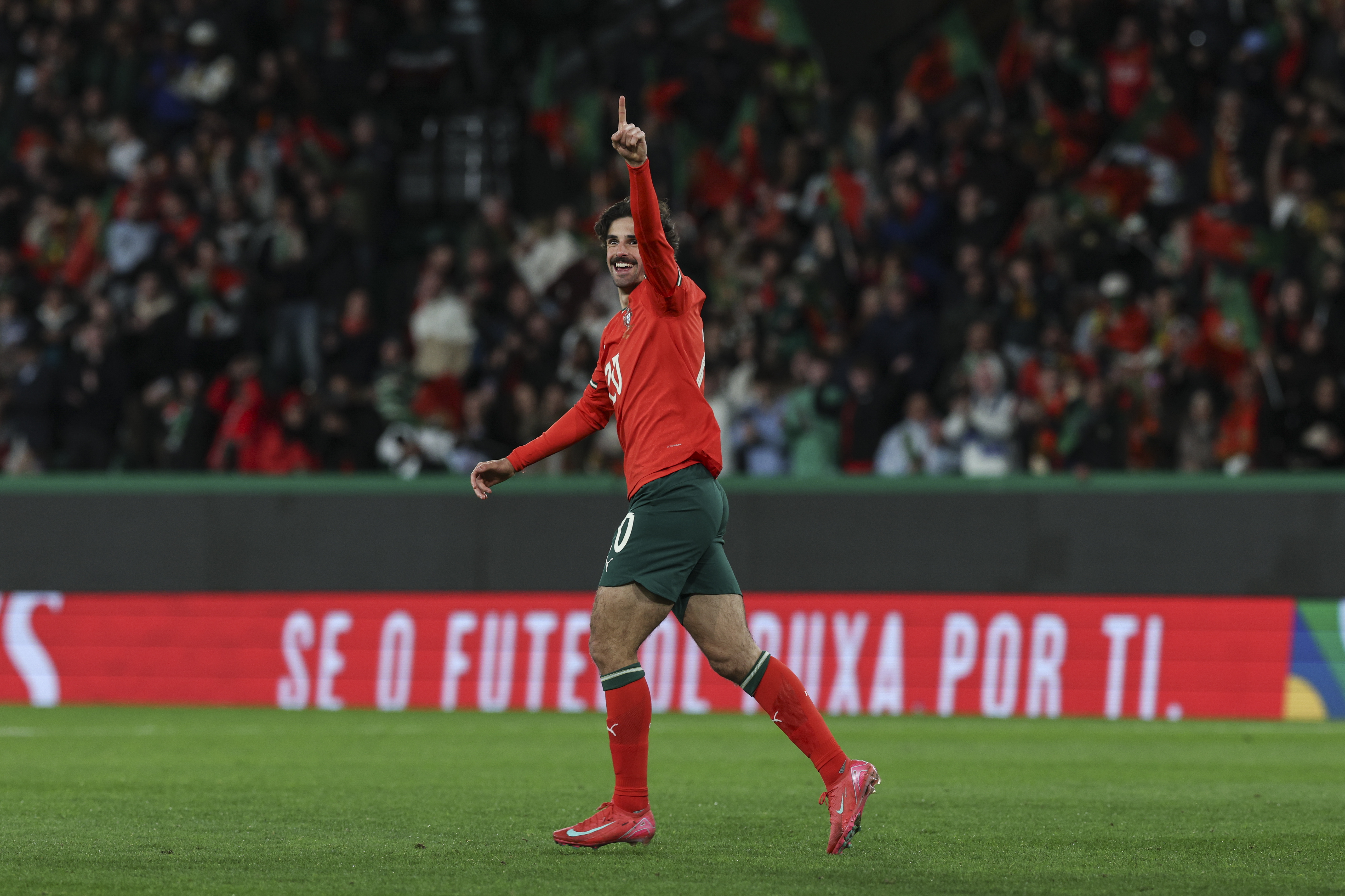 葡萄牙队成功晋级实力碾压对手 葡萄牙队成功晋级实力碾压对手