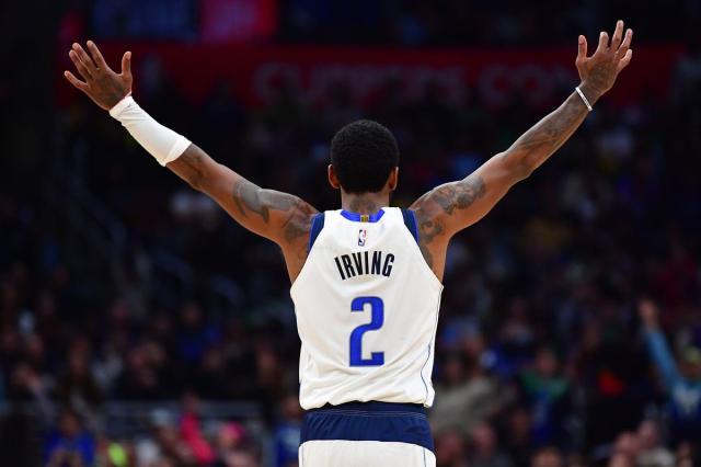 欧文的高效表现让球迷们惊叹不已 欧文的高效表现让球迷们惊叹不已