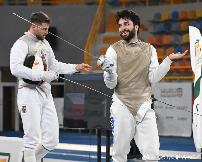 埃及击剑选手勇夺金牌 埃及击剑选手勇夺金牌