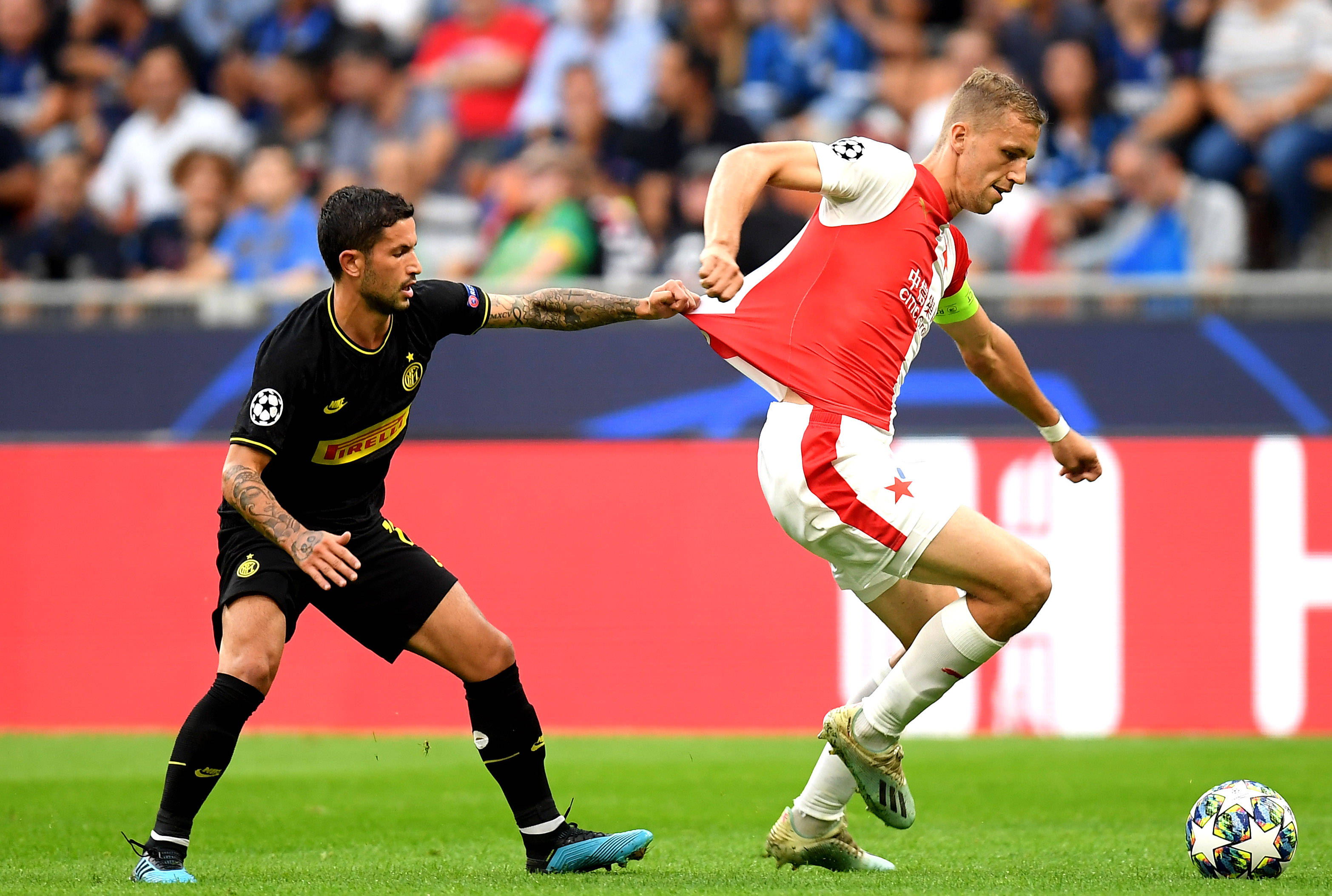 里尔主场胜出，欧冠形势稳固