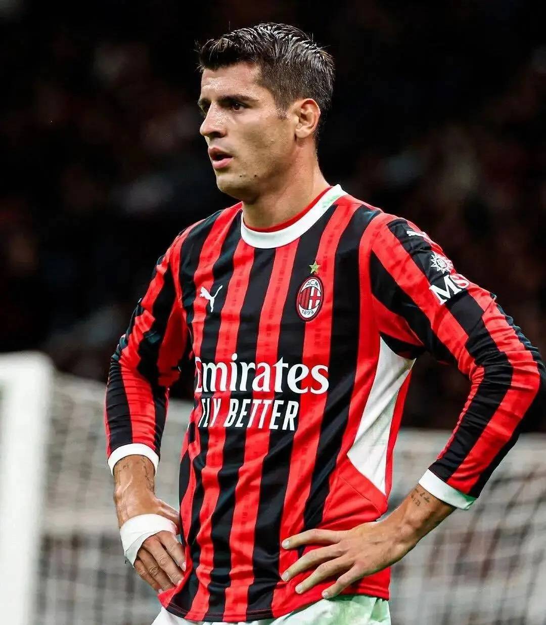 米兰备战那不勒斯,期待豪门对抗 米兰备战那不勒斯,期待豪门对抗