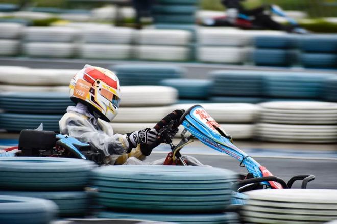 德信官网下载-捷克选手突破重围登上冠军领奖台