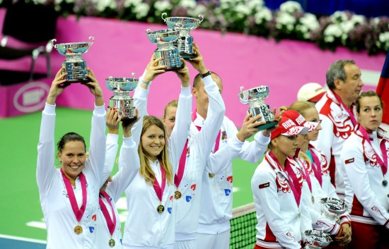 捷克选手突破重围登上冠军领奖台