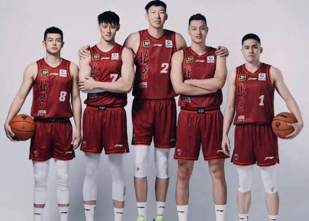 德信体育app下载-广厦男篮士气高涨，全力打造精英阵容