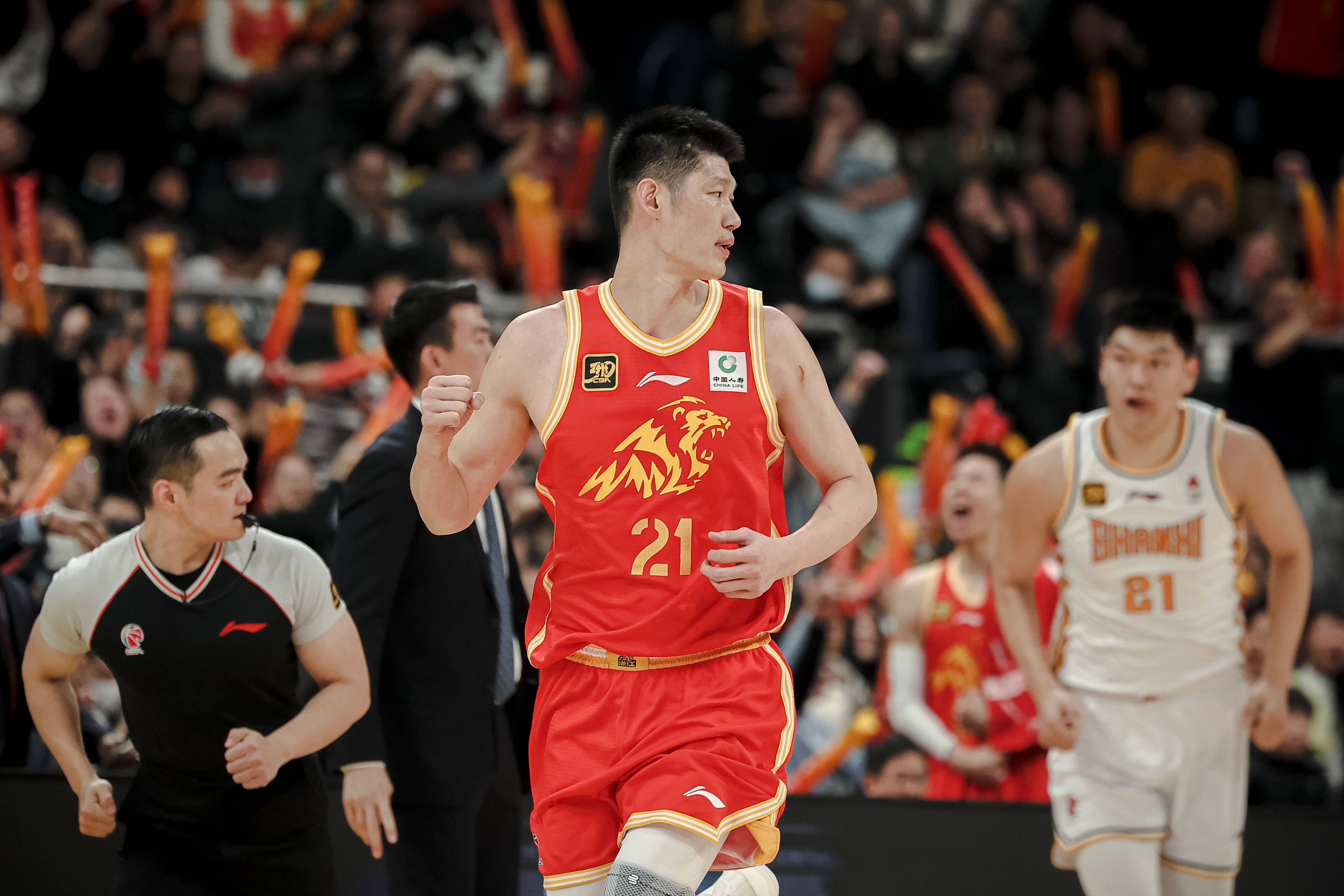 广厦男篮士气高涨,全力打造精英阵容 广厦男篮士气高涨,全力打造精英阵容