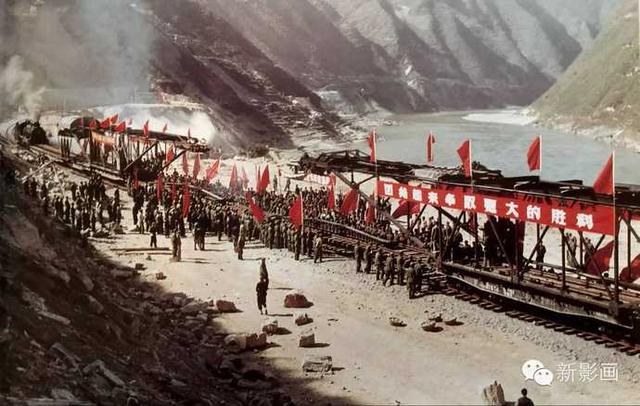 卡利亚里队员永不言败,团结合作共赴胜利 卡利亚里队员永不言败,团结合作共赴胜利