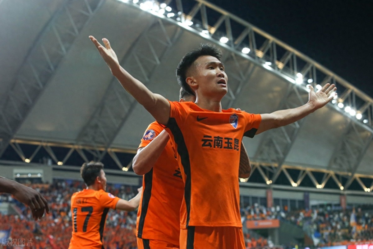 中超比赛场上惊艳一幕连连 中超比赛场上惊艳一幕连连